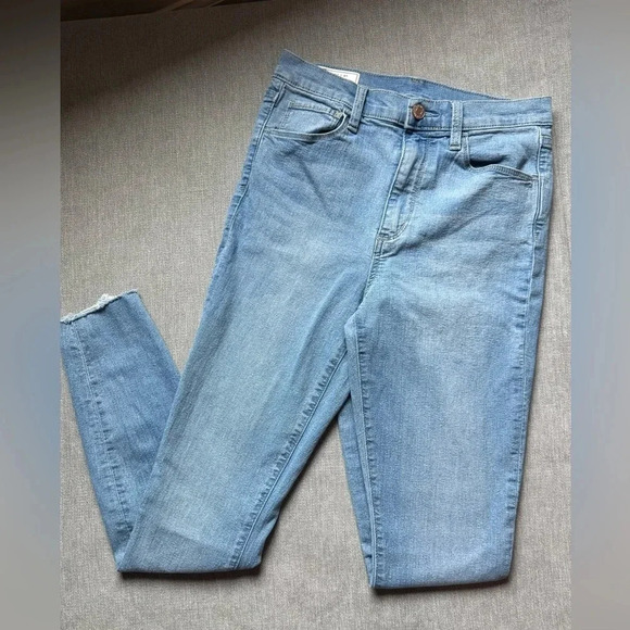 Gap High Rise Jegging - light wash, size 27 or 4R - Picture 1 of 3